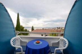 Отель Apartments Silvana  Трогир
